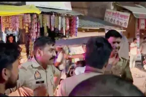 रायबरेली: सिपाहियों के खौफ से पटरी दुकानदार परेशान, करते हैं वसूली, खा लेते हैं खाद्य सामग्री!