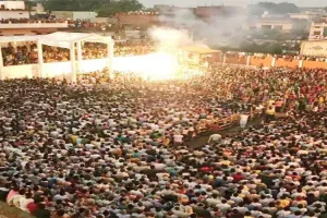 वाराणसी: बाबा विश्वनाथ की नगरी काशी में भोर की आरती के लिए उमड़ा जनसैलाब, हर-हर महादेव के लगे जयकारे