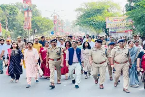 बाराबंकी: महिला व बालिकाओं को जागरूक करने के लिए निकाली गई रैली, बड़ी संख्या में जुटे लोग