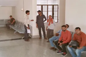 प्रयागराज: आरटीओ कार्यालय बना दलालों का अड्डा!, बेखौफ होकर मांगते हैं सुविधा शुल्क, जानिये माजरा... 