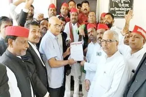 प्रयागराज: चीफ प्रॉक्टर के खिलाफ सपा नेताओं ने खोला मोर्चा, डीएम को सौंपा ज्ञापन