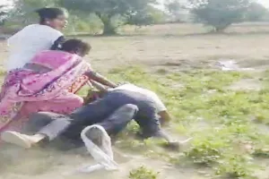हरदोई: जमीन के विवाद में दो पक्षों में जमकर हुई मारपीट