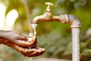 अयोध्या: दो महीने से पानी के लिए तरस रहे अमानीगंज मोहल्ले के लोग, शिकायत करने पर भी नहीं निकला समाधान