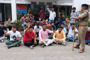 हल्द्वानी: छात्र संघ के पूर्व उप सचिव को छुड़ाने के लिए ढाई घंटे दिया कोतवाली में धरना