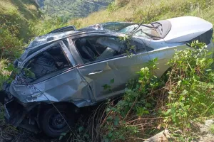 अल्मोड़ा: स्कूली बच्चों को ले जा रही कार दुर्घटनाग्रस्त, आठ घायल 