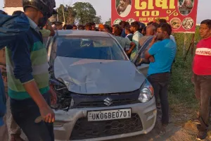 हल्द्वानी: Video: दारू के नशे में चूर कार सवार महिलाओं ने उड़ाई बग्गी,  फिर बोलीं तेरी हिम्मत कैसे हुई Overtake करने की...