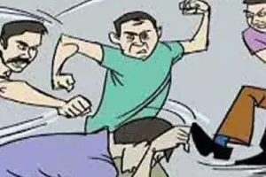 रामपुर : दो पक्षों में चले ईंट-पत्थर और धारदार-हथियार, अमरूदों की पेटी गिरकर फटने को लेकर हुआ विवाद