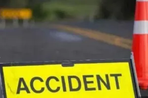 कार और लॉरी के बीच हुई जोरदार टक्कर, सात लोगों की दर्दनाक मौत