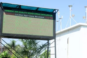 मुरादाबाद : आतिशबाजी के चलते बढ़ा महानगर में वायु प्रदूषण, एक्यूआई में उछाल