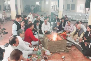 मुरादाबाद : भजनों पर झूमे अधिवक्ता, हवन पूजन में शामिल हुए न्यायिक अधिकारी