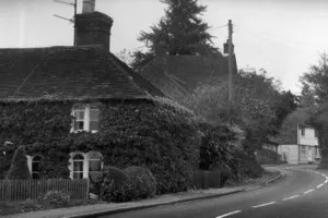 Viral News: ये है दुनिया का सबसे डरावना और भुतहा गांव, यहां खुलेआम सड़कों पर घूमते हैं भूत 