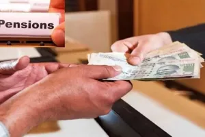 बरेली: सत्यापन न होने से रुकी विधवा पेंशन, जिला प्रोबेशन कार्यालय में विधवा पेंशन के लिए महिलाएं हो रहीं परेशान