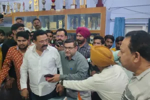 काशीपुर: एनएसयूआई प्रत्याशी को नामांकन पत्र न देने पर हंगामा