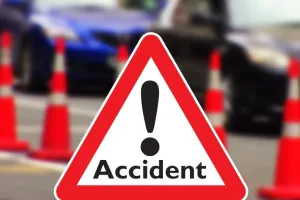 जौनपुर में भीषण सड़क हादसा, ऑटो रिक्शा और ट्रक ट्रेलर की भिड़ंत - सात घायल 