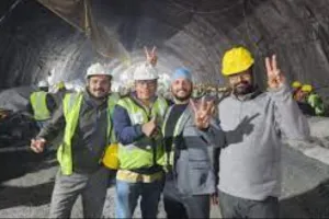 सिलक्यारा सुरंग: फंसे 41 मजदूरों को निकाला गया बाहर, 17 दिन बाद पूरा हुआ ऑपरेशन