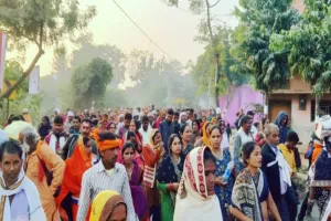 कड़ी सुरक्षा व्यवस्था के बीच अयोध्या की 14 कोसी परिक्रमा शुरू, उमड़े श्रद्धालु