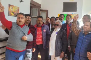 नैनीताल: वेतन की मांग को लेकर सफाई कर्मचारियों का कार्य बहिष्कार