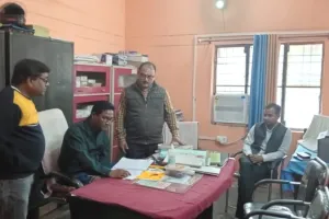 बहराइच : अस्पताल में सफाई व्यवस्था पर असंतुष्ट दिखे अधिकारी