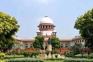 SC: सत्तारूढ़ दल पर चुनावी लाभ के लिए लोक सेवकों का इस्तेमाल के आरोप का याचिका खारिज