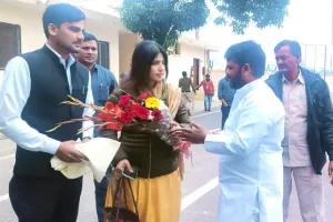 रुद्रपुर: सपा कार्यकर्ताओं ने पंतनगर एयरपोर्ट पर सांसद डिंपल यादव का किया स्वागत