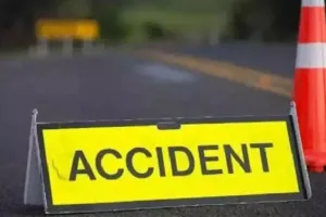 शाहजहांपुर: बाइक और ट्रैक्टर-ट्राली की टक्कर में मां-बेटी की मौत, चालक फरार