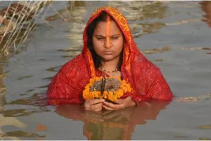 बिहार में लोक आस्था के महापर्व छठ को लेकर व्यापक तैयारी, श्रद्धालु आज डूबते सूर्य को देंगे अर्घ्य 