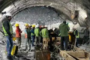 उत्तरकाशी: सब कुछ ठीक रहा तो आज शाम तक 41 मजदूर आ जाएंगे सुरंग से बाहर