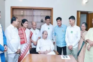 CM नवीन पटनायक के निकट सहयोगी आईएएस वी कार्तिकेयन पांडियन बीजद में हुए शामिल  