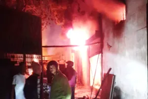 हल्द्वानी: टेंट हाउस मे लगी आग..तीन लोगों की हुई दर्दनाक मौत..