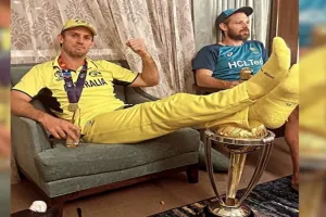 अलीगढ़: विश्व कप ट्रॉफी पर पैर रखने के लिए ऑस्ट्रेलिया मिशेल मार्च के खिलाफ पुलिस में शिकायत 