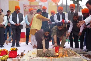 बहराइच: डीएम ने सहकारी चीनी मिल का किया उद्घाटन, कहा- गन्ना पर्ची के लिए परेशान न हों किसान