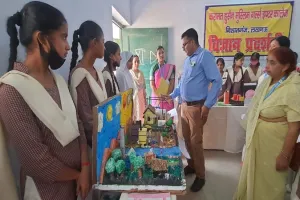 विज्ञान प्रदर्शनी: जीपीएस रोकेगा ट्रेन हादसा, लखनऊ में बच्चों ने प्रस्तुत किया वैज्ञानिक मॉडल