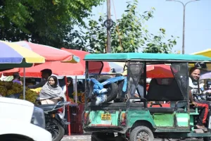 लखनऊ: नहीं दूर हुई यातायात स्टाफ की कमी, कैसे सुधरे बदहाल व्यवस्था, कई चौराहों पर नहीं तैनात हैं ट्रैफिक सिपाही