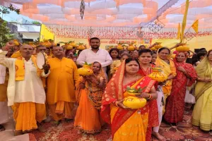 बहराइच: महिलाओं ने निकाली कलश यात्रा,  राम कथा और पांच कुंडीय गायत्री महायज्ञ का हुआ शुभारंभ