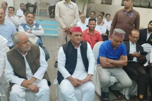 सुब्रत रॉय के अन्तिम संस्कार में शामिल होने अखिलेश समेत पहुंची कई हस्तियां, सोनू निगम बोले- सहारा प्रमुख मेरे पिता समान