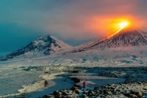 यूरेशिया के सबसे ऊंचे ज्वालामुखी में विस्फोट से रूसी द्वीप में उठा राख का गुबार, स्कूल किये गए बंद 