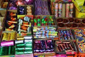 Diwali 2023: दीपावली पर पटाखे जलातें समय इन बातों का जरूर रखें ध्यान, शुभ होगा आपका त्यौहार