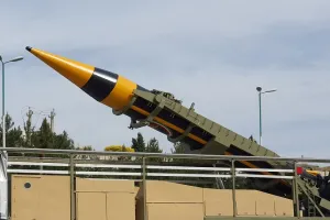 यूक्रेन के खिलाफ युद्ध में रूस को बैलिस्टिक मिसाइल दे सकता है ईरान, अमेरिका ने जताई चिंता