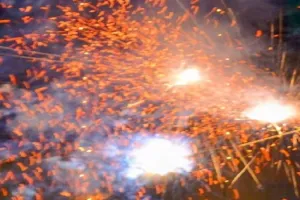 बिजनौर : आतिशबाजी को लेकर हुआ विवाद, चले लाठी-डंडे...17 लोग घायल