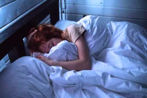 लड़की किराए पर दे रही है अपने 'बेड का आधा हिस्सा', रेंट और शर्तें जान लीजिए