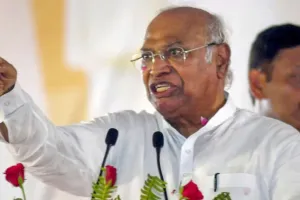 तेलंगाना चुनाव: खड़गे ने इंदिरा गांधी के शासनकाल की आलोचना करने पर केसीआर पर किया पलटवार