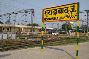 मुरादाबाद: जन साधारण व दून एक्सप्रेस समेत 9 ट्रेन विलंबित, स्टेशन पर घंटों करना पड़ रहा इंतजार