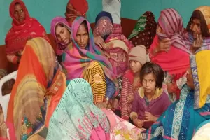 अमरोहा : प्रसव के बाद महिला की मौत, गुस्साए परिजनों ने अस्पताल में की तोड़ फोड़