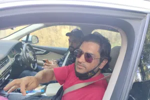 नैनीताल: जब जाम में फंसे धोनी तो फैंस के आए मजे...धोनी को कहना पड़ा जाने दो...