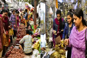 मुरादाबाद : धनतेरस पर बाजारों में जमकर हुई धनवर्षा,  700 करोड़ का हुआ कारोबार