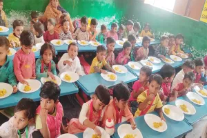 रायबरेली में 184 आंगनबाड़ी केंद्रों के भवन का हुआ शिलान्यास, हॉट कुक्ड मील योजना के तहत बच्चों को परोसा गया गर्म भोजन