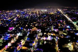 मुरादाबाद: रोशनी से जगमग घर-आंगन, आसमान में छाई सतरंगी छटा... महानगर में आतिशबाजी कर मनाया दीपोत्सव