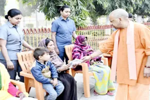 जन समस्याओं के निस्तारण में संवेदनशीलता बरतें अधिकारी: योगी