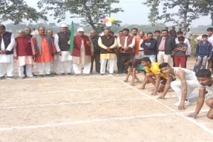 अयोध्या: सांसद खेल प्रतियोगिता में जूली और निर्भय चमके, पाया प्रथम स्थान, सांसद बोले- हार से मिलती है जीत की प्रेरणा