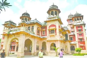 इविवि में छात्रसंघ भवन के गेट को पर्मानेंट बंद करने की अफवाह पर छात्रों में फैला तनाव